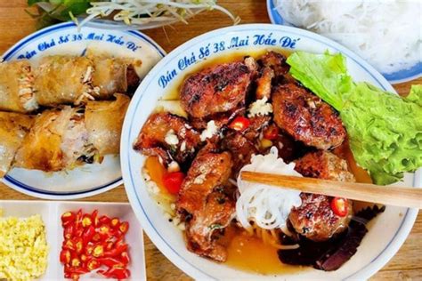  Bún Chả Rượu: Herkullinen ja mausteikkas suosikkiruoka Pohjois-Vietnamin Phan Thietin kaupungeista!